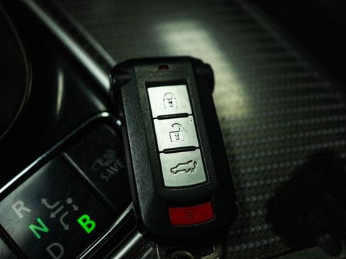 Used 2020 Mitsubishi Outlander SEL AWD/4WD image 23