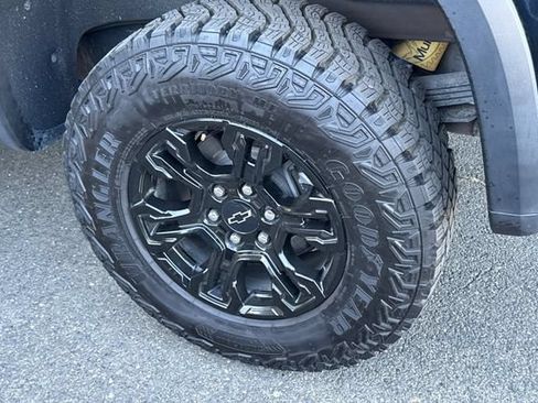Used 2022 Chevrolet Silverado 1500 ZR2 w/ Technology Package AWD/4WD image 3