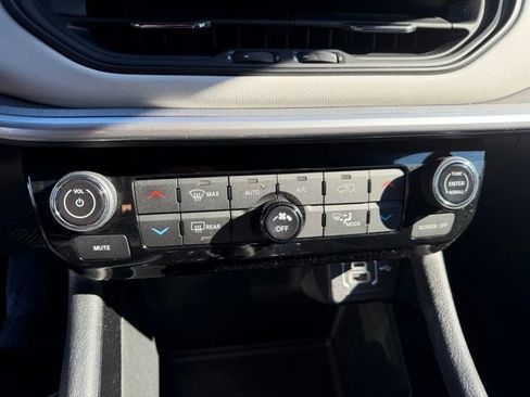 Used 2024 Jeep Compass Limited image 30