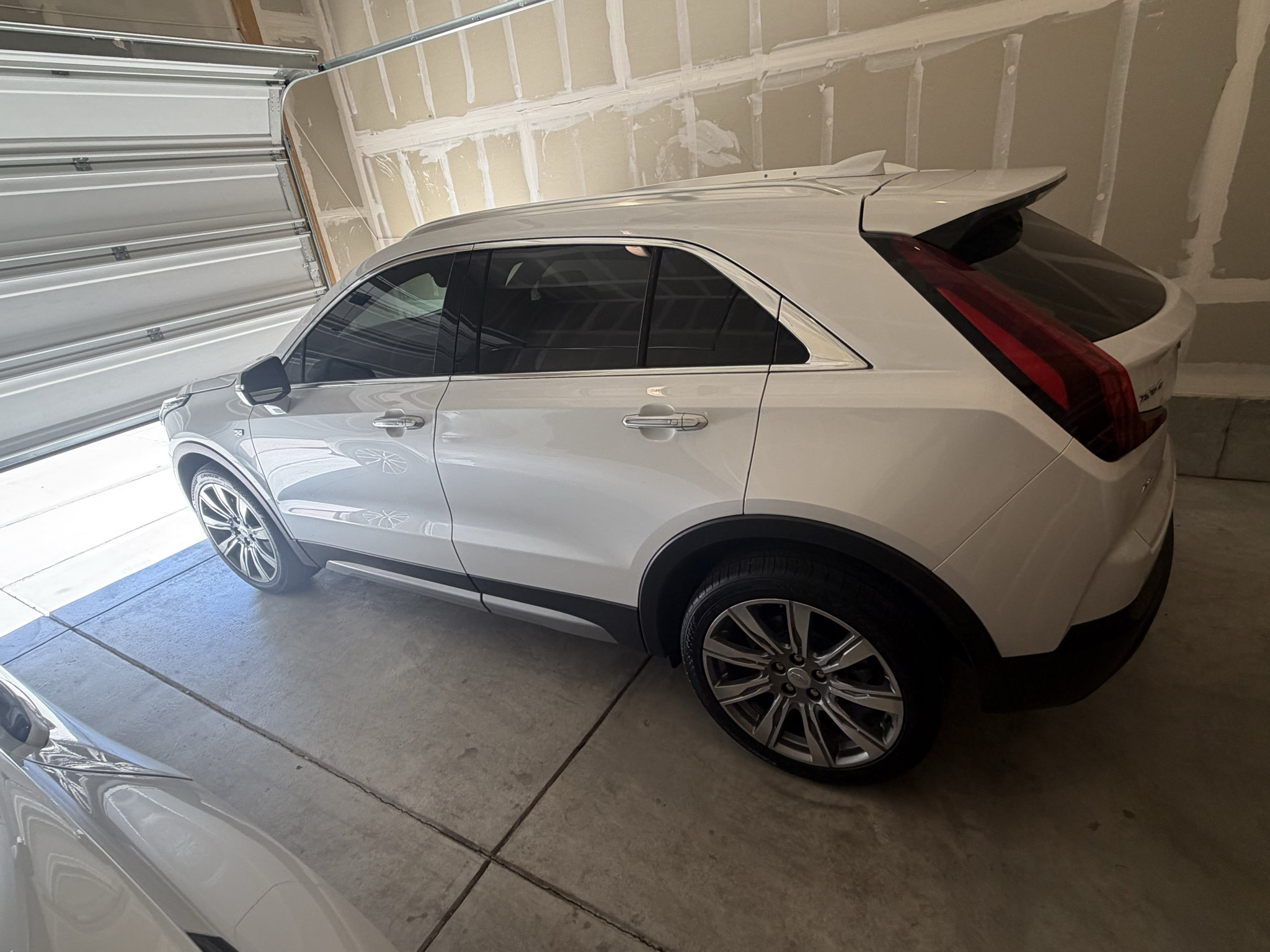 Used 2022 Cadillac XT4 Premium Luxury w/ Enhanced Visibility Package AWD/4WD image 8