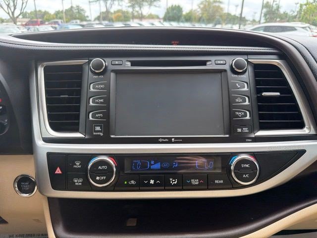 Used 2015 Toyota Highlander Limited AWD/4WD image 25