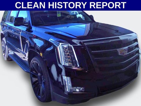 Used 2015 Cadillac Escalade Luxury RWD image 2