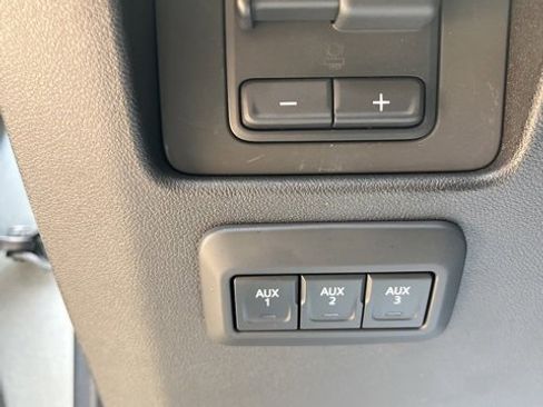 Used 2025 GMC Canyon AT4 w/ Off-Road Front Bumper Package image 14