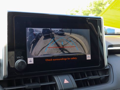 Used 2024 Toyota RAV4 XLE FWD image 12