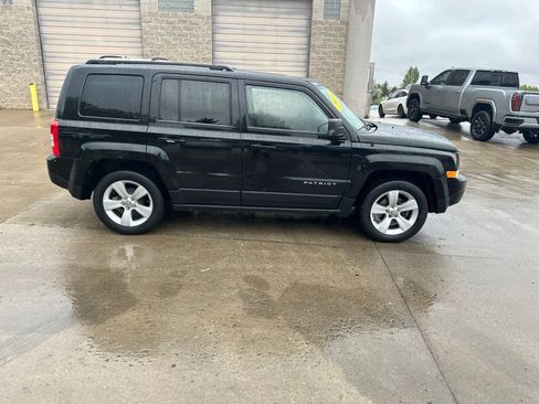 Used 2014 Jeep Patriot Latitude FWD image 29
