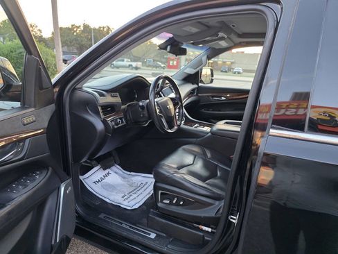Used 2019 Cadillac Escalade ESV Luxury image 10