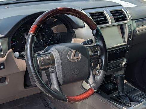 Used 2018 Lexus GX 460 Premium w/ Premium Package AWD/4WD image 21