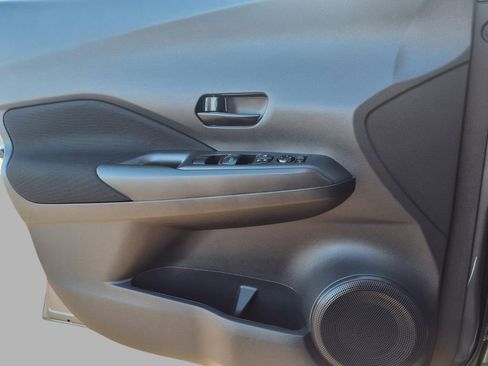 Certified 2025 Nissan Kicks Play S image 18