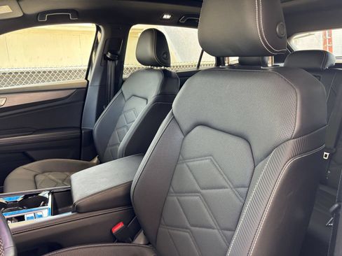 Used 2026 Volkswagen Atlas Cross Sport SE FWD image 38