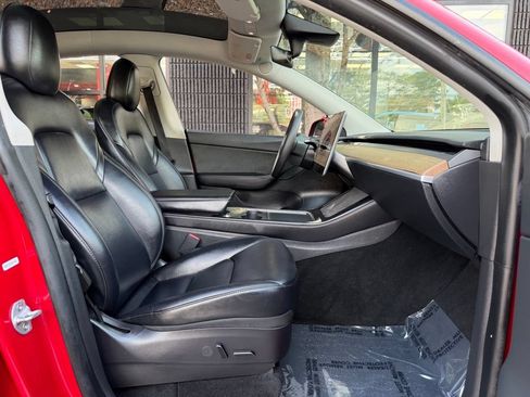 Used 2022 Tesla Model Y Long Range AWD/4WD image 33