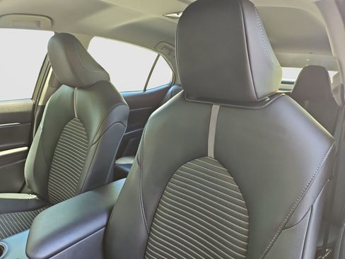Used 2023 Toyota Camry SE FWD image 17