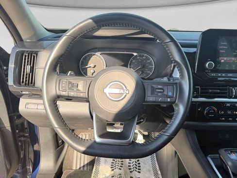 Used 2025 Nissan Pathfinder SV FWD image 23
