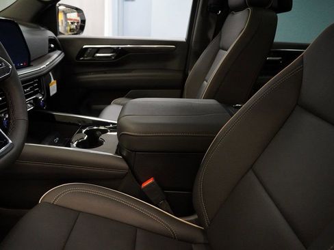 New 2025 Chevrolet Suburban Premier AWD/4WD image 8