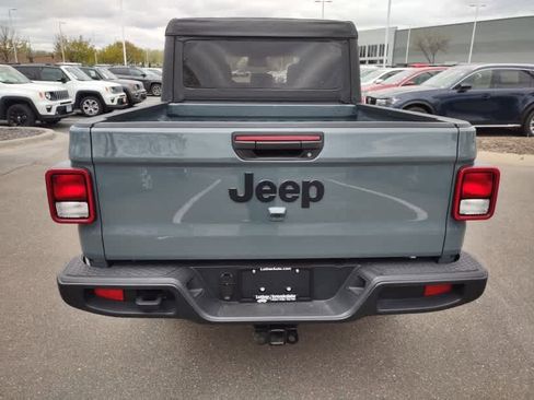 Used 2025 Jeep Gladiator Sport AWD/4WD image 6