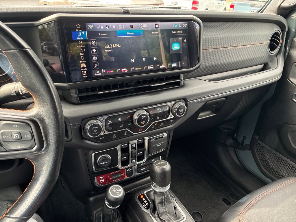 Used 2024 Jeep Gladiator Mojave w/ Technology Group AWD/4WD image 23
