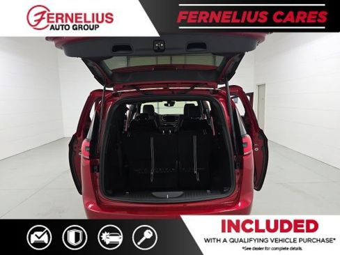 New 2026 Chrysler Pacifica Select image 11