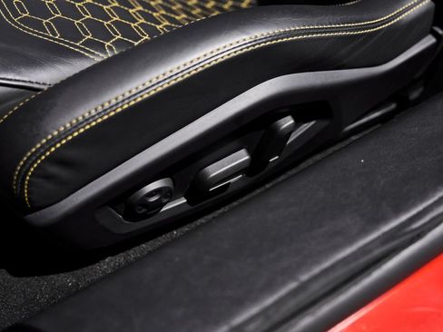 Used 2023 Lamborghini Huracan EVO RWD image 34
