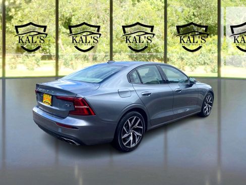 Used 2019 Volvo S60 T6 Momentum w/ Multimedia Package image 5