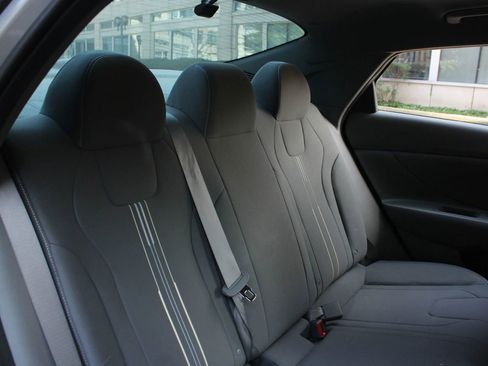 Used 2023 Hyundai Elantra SEL w/ Convenience Package FWD image 19