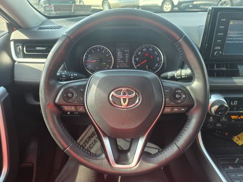 Used 2019 Toyota RAV4 XLE w/ Convenience Package image 7