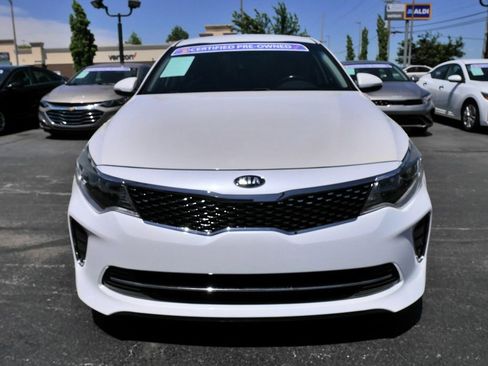 Used 2018 Kia Optima S FWD image 2