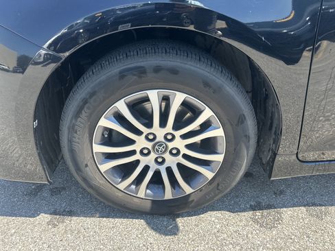 Used 2019 Toyota Sienna XLE FWD image 4