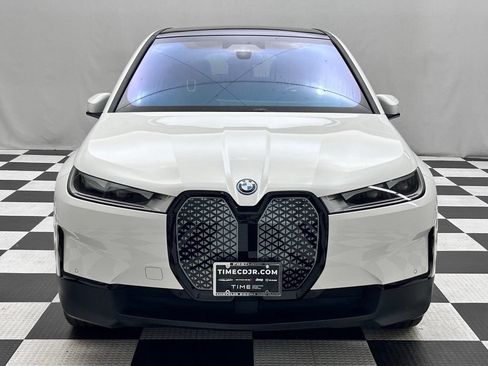 Used 2024 BMW iX xDrive50 w/ Premium Package AWD/4WD image 3