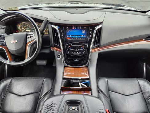 Used 2015 Cadillac Escalade Luxury image 16