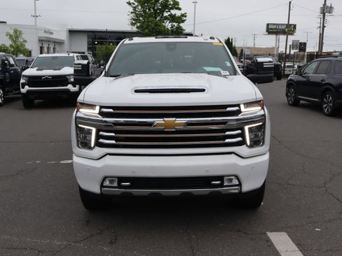 Used 2023 Chevrolet Silverado 2500 High Country w/ Technology Package AWD/4WD image 3