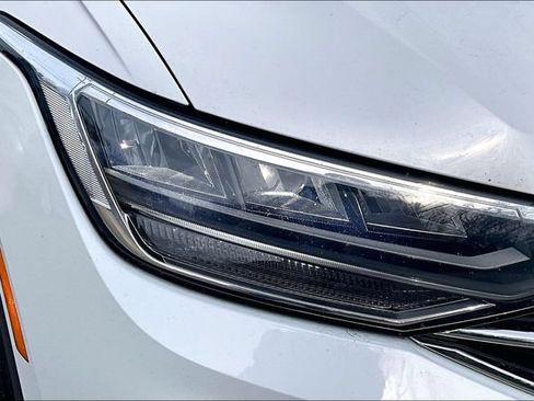 Used 2023 Volkswagen Tiguan SE AWD/4WD image 28