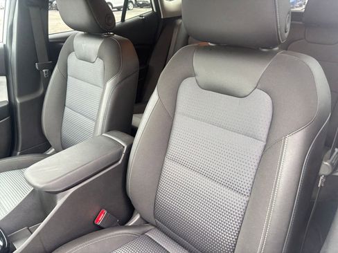 Used 2025 Chevrolet Trax LT FWD image 35