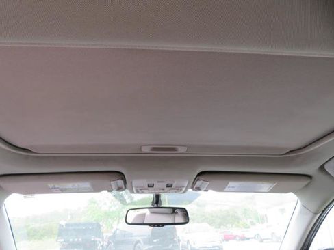 Used 2015 Toyota RAV4 Limited AWD/4WD image 3