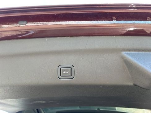 Used 2023 GMC Yukon SLT image 31