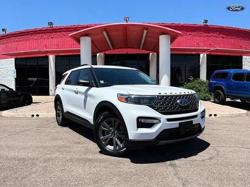 Used 2021 Ford Explorer XLT w/ Equipment Group 202A RWD image 2