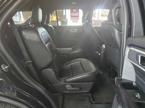 Used 2020 Ford Explorer XLT w/ Equipment Group 202A AWD/4WD image 18