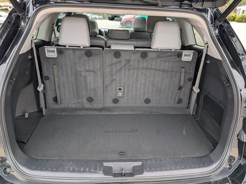Used 2022 Toyota Highlander XLE AWD/4WD image 13