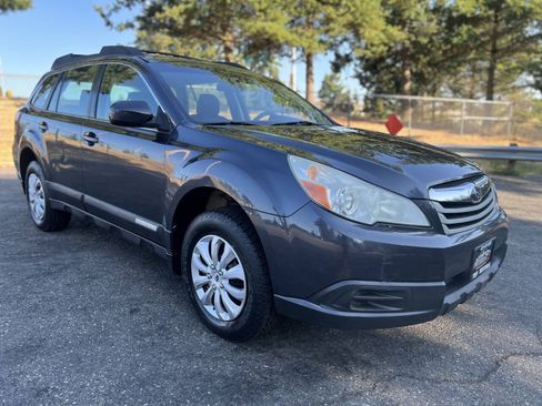 Used 2010 Subaru Outback 2.5i AWD/4WD image 2