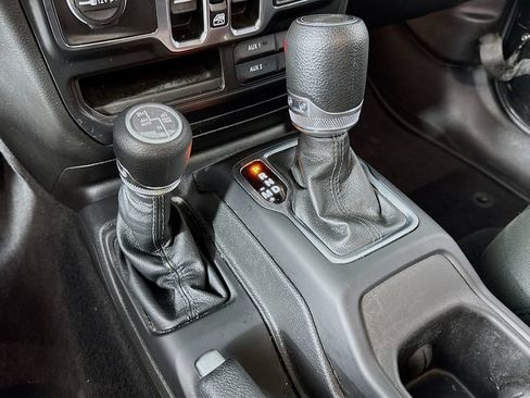 Used 2023 Jeep Wrangler Unlimited w/ Sun & Screen Package AWD/4WD image 17