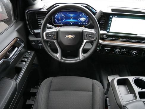 Used 2023 Chevrolet Silverado 1500 LT image 9