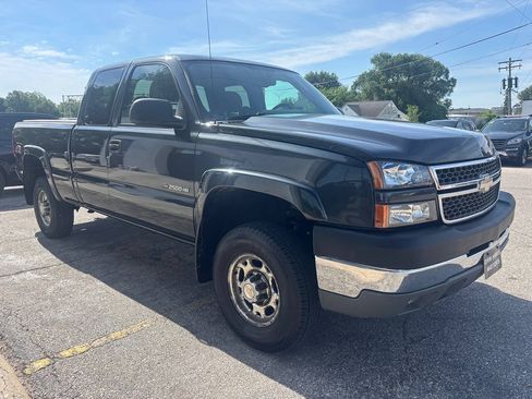 Used 2005 Chevrolet Silverado 2500 LS AWD/4WD image 4