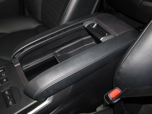 Used 2025 Toyota Highlander XLE AWD/4WD image 21