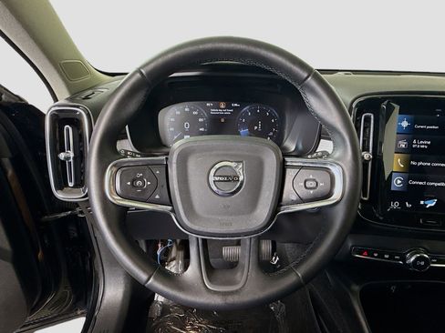 Used 2022 Volvo XC40 T4 Momentum FWD image 13