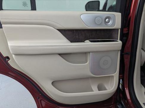 Used 2019 Lincoln Navigator Reserve AWD/4WD image 16