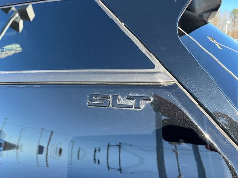 Used 2021 GMC Terrain SLT w/ Elevation Edition image 11