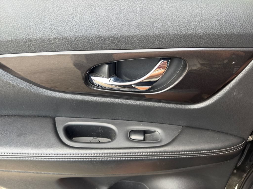 Used 2019 Nissan Rogue SV AWD/4WD image 31