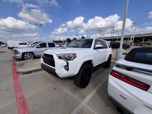 Used 2024 Toyota 4Runner TRD Off-Road image 2