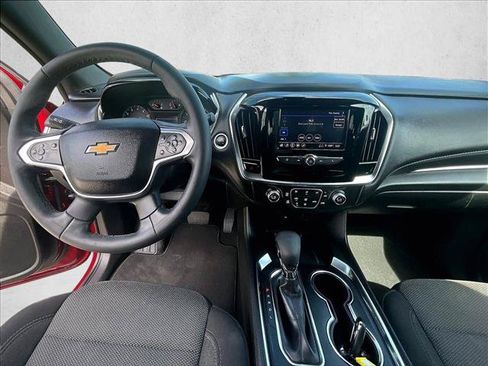 Used 2024 Chevrolet Traverse LT FWD image 16