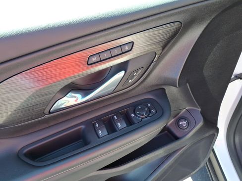 Used 2024 GMC Terrain SLT image 18