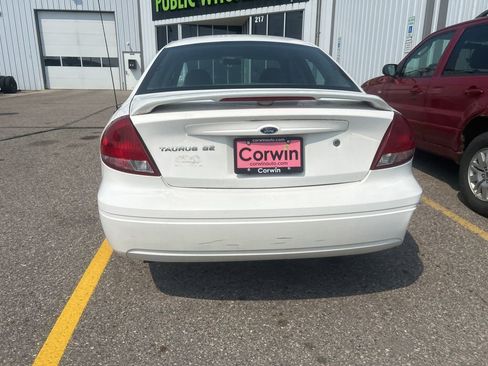 Used 2005 Ford Taurus SE image 4