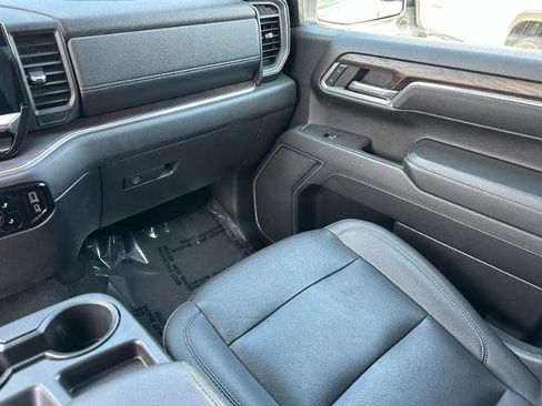 Used 2024 GMC Sierra 1500 SLT image 15